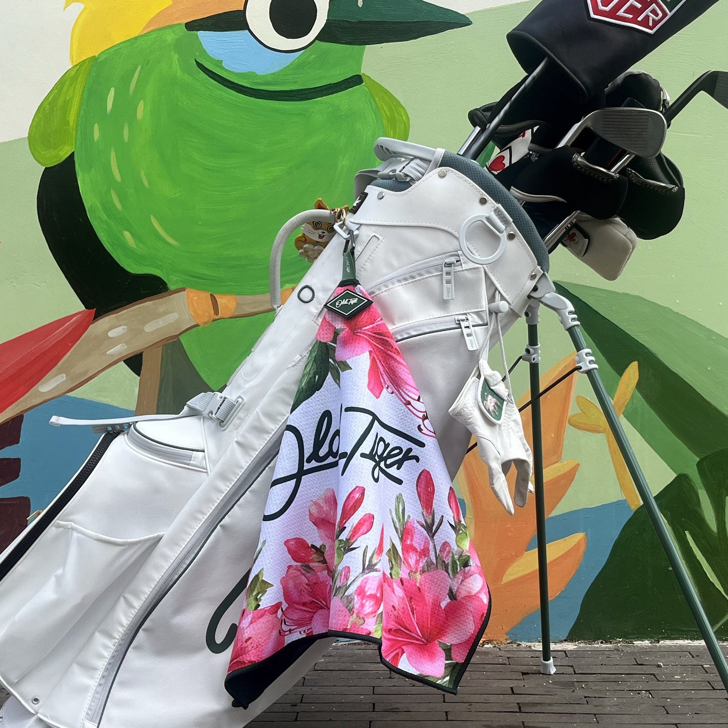 Magnetic Golf Towels, 24''x16'' Fast Drying Microfiber Waffle Azalea Golf Towel for Carts or Golf Clubs, for Men Women