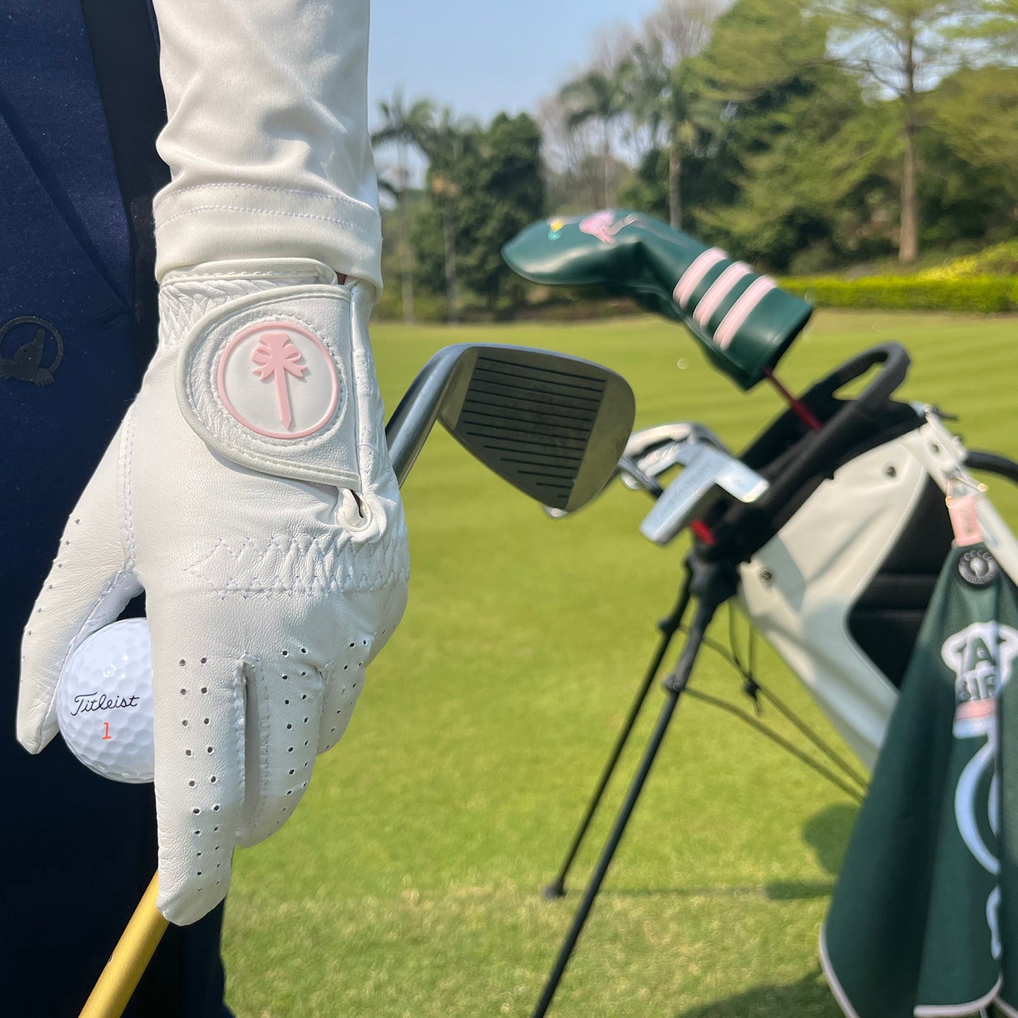 PINKTEE Women's Golf Glove Cabretta Leather Left Hand with Enhanced Grip Ladies Soft Pink Glove Fit Size Small Medium Large XL