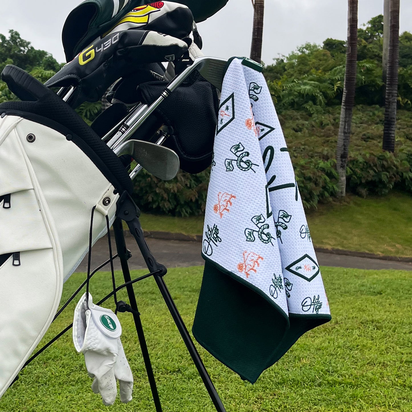 Magnetic Golf Towels, 24''x16'' Fast Drying Microfiber Waffle Azalea Golf Towel for Carts or Golf Clubs, for Men Women